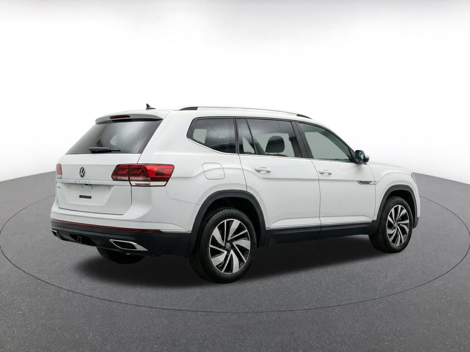 Used 2026 Volkswagen Atlas SE FWD image 9