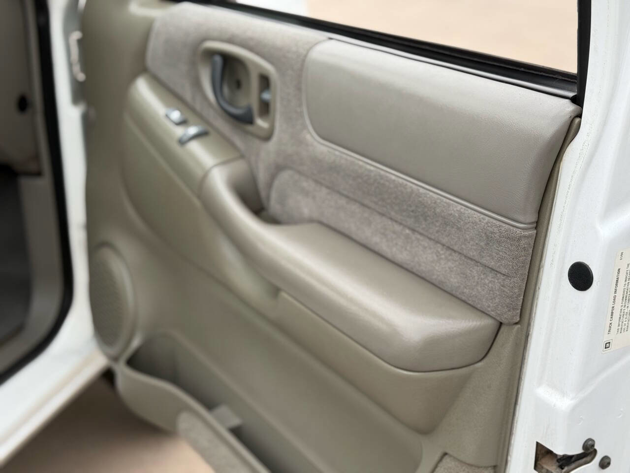 Used 1998 GMC Sonoma SLS w/ Popular Marketing Option Pkg image 16