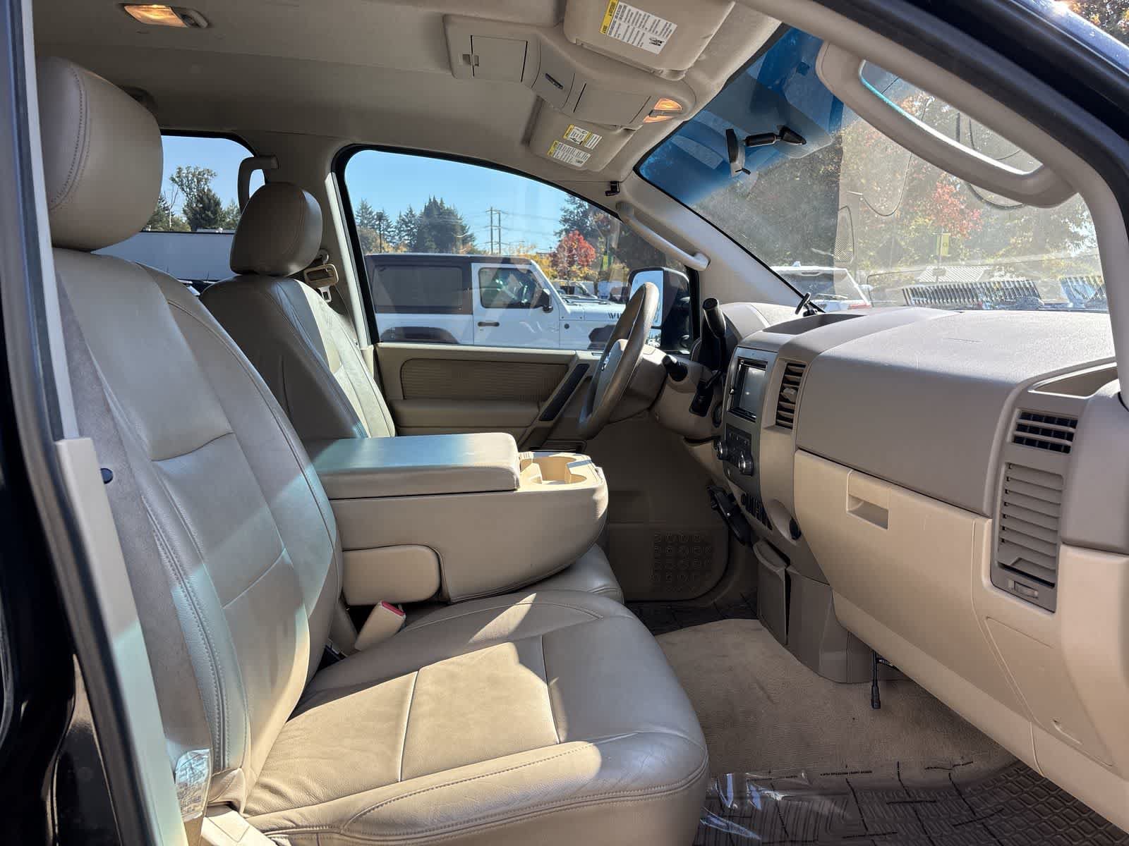 Used 2009 Nissan Titan SE AWD/4WD image 6