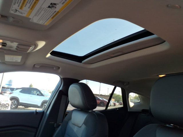 New 2026 Chevrolet Trax LT w/ Sunroof Package FWD image 7