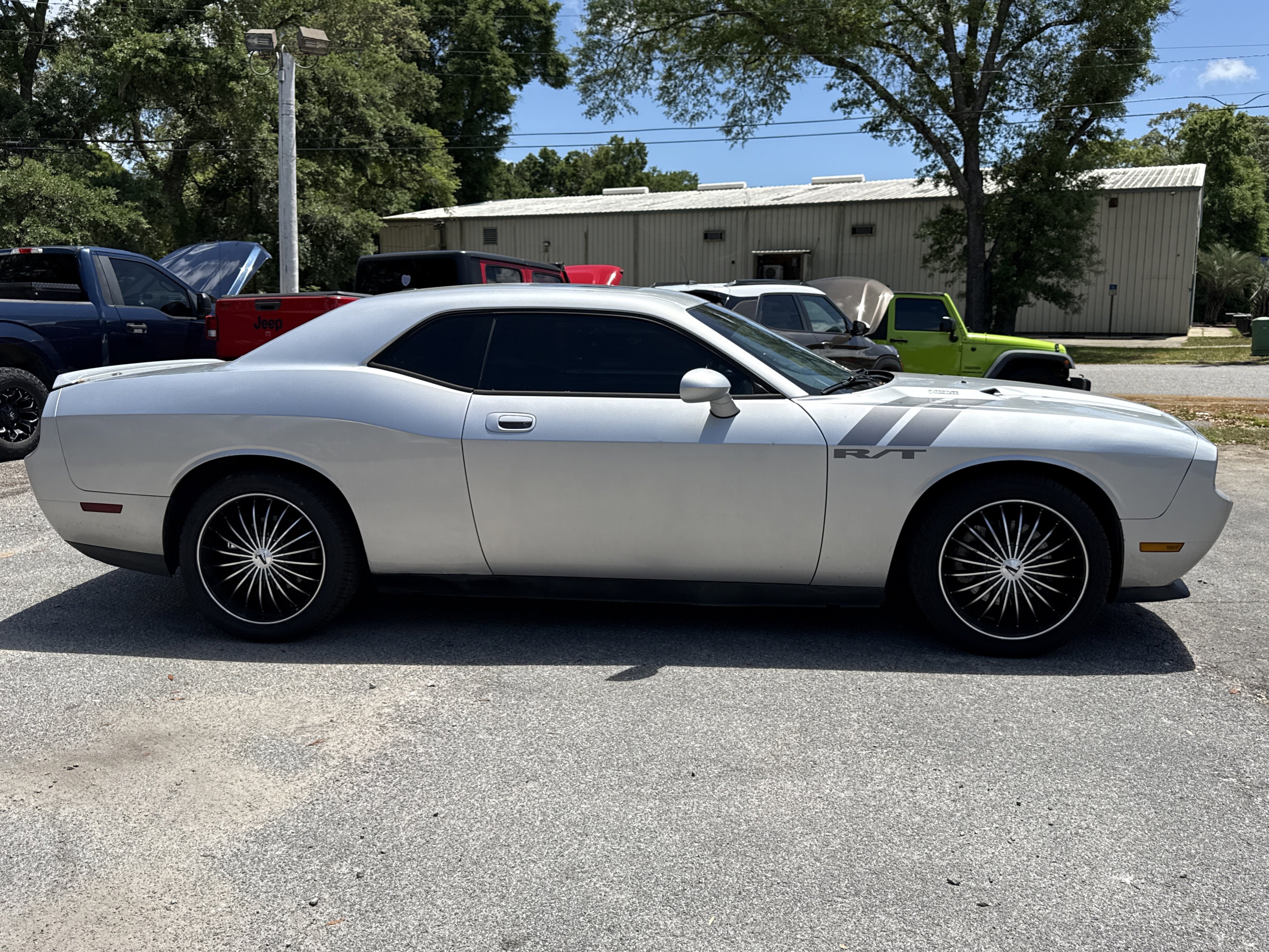 Used 2010 Dodge Challenger R/T RWD image 6