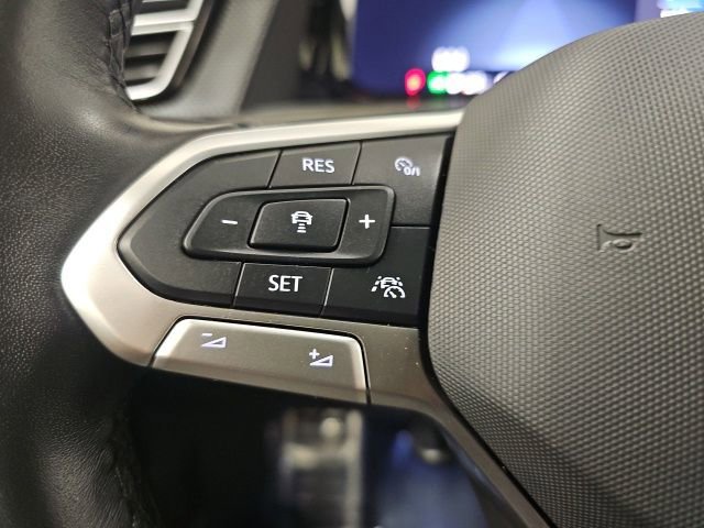 Used 2025 Volkswagen Atlas Cross Sport SEL R-Line image 19