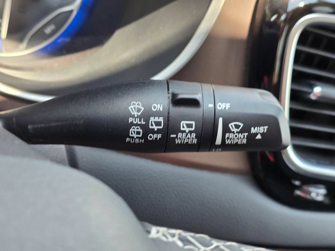Used 2023 Chrysler Voyager LX FWD image 27