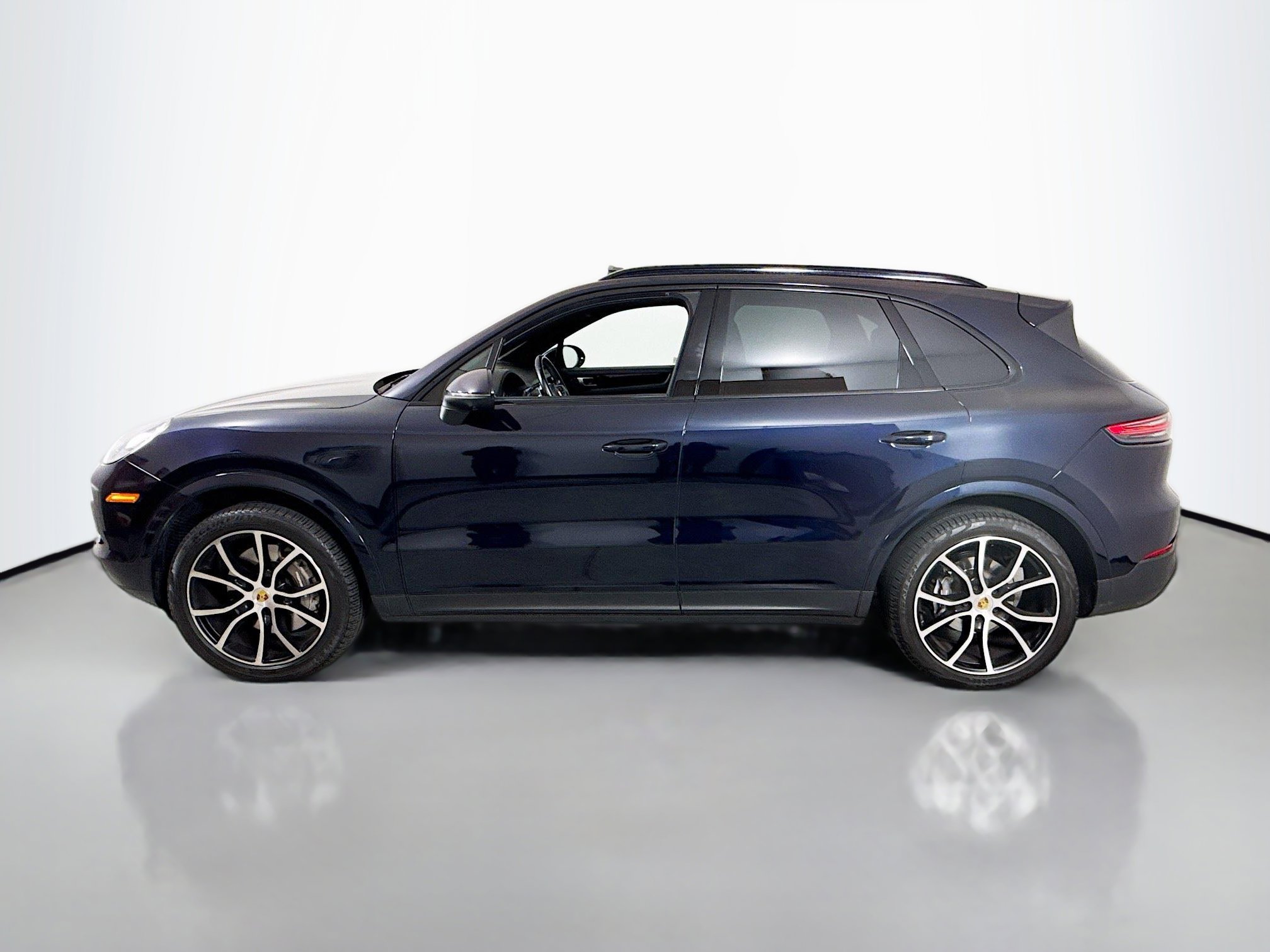 Used 2023 Porsche Cayenne image 4