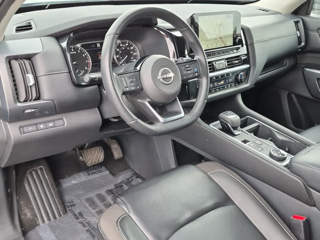 Used 2023 Nissan Pathfinder SL AWD/4WD image 13