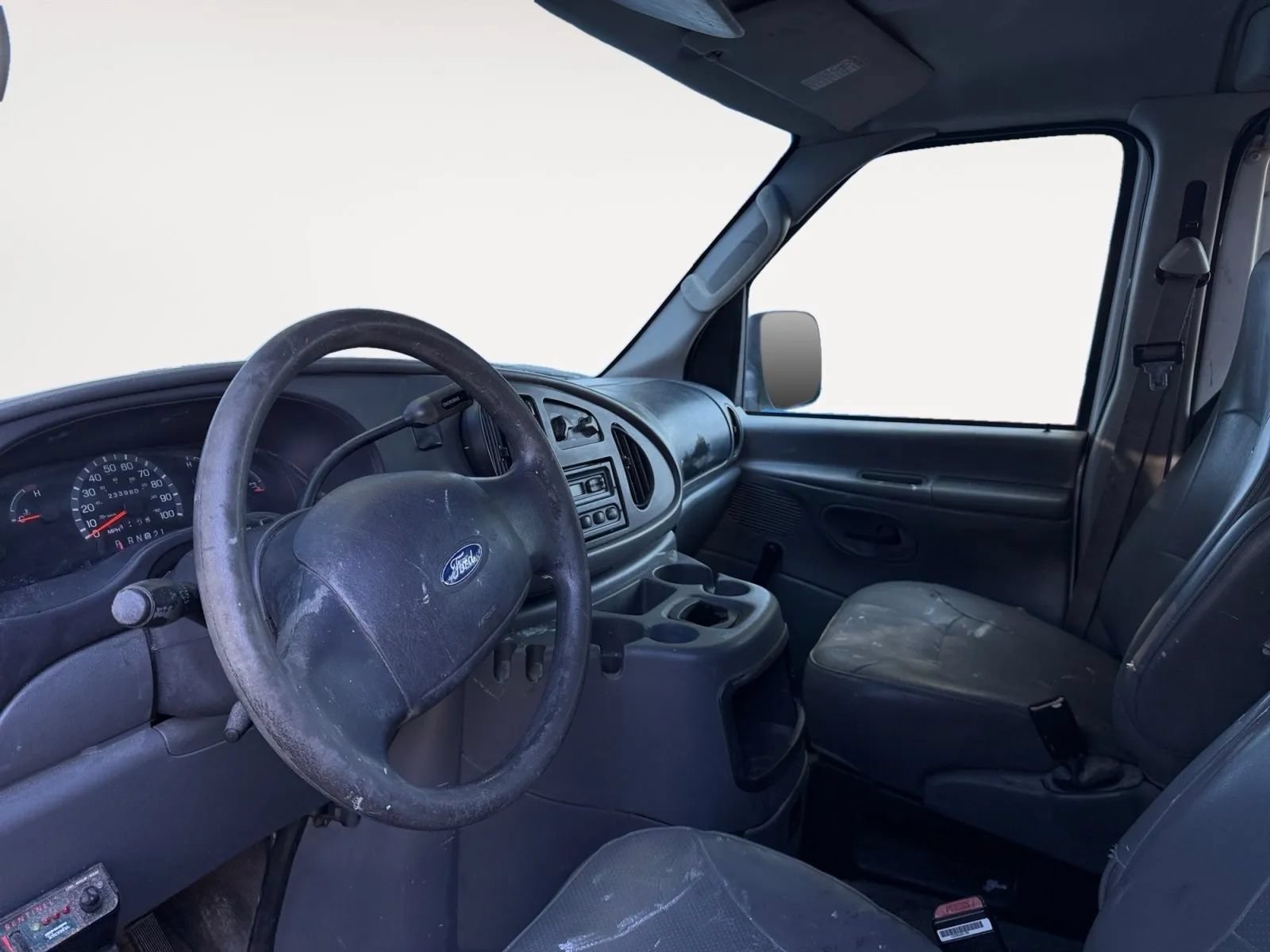 Used 2003 Ford E-250 and Econoline 250 RWD image 12