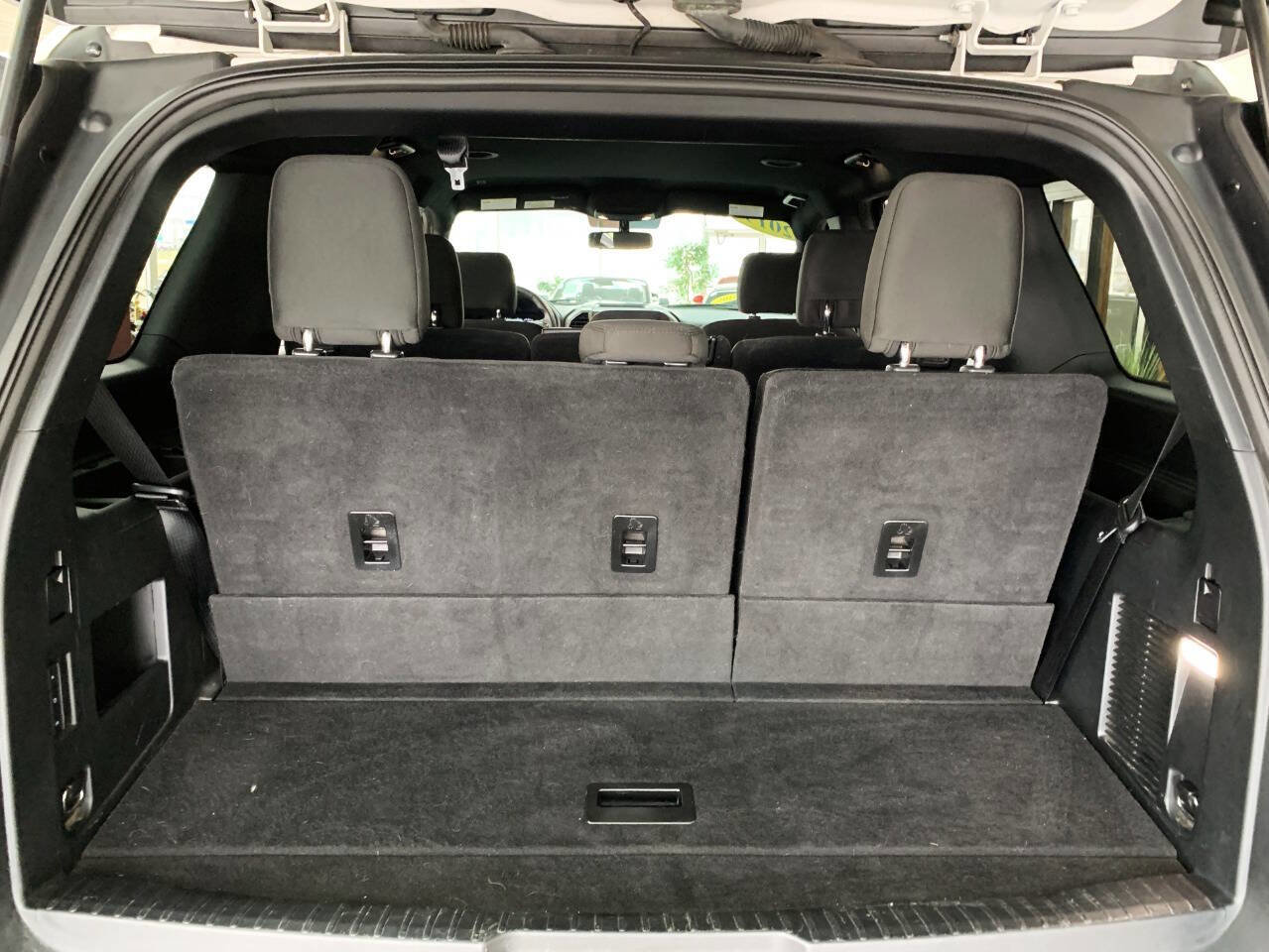 Used 2019 Ford Expedition XLT image 6
