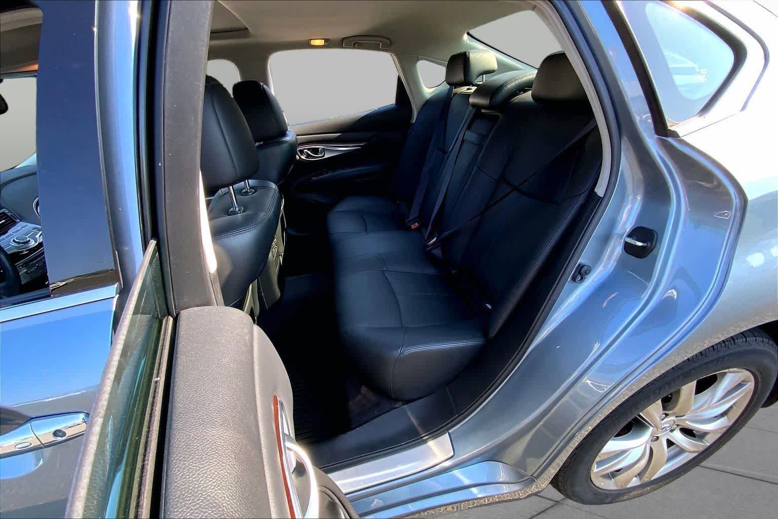 Used 2016 INFINITI Q70 3.7 AWD/4WD image 21
