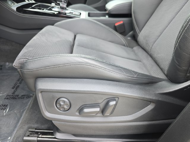 Used 2024 Audi Q5 e Premium Plus AWD/4WD image 31