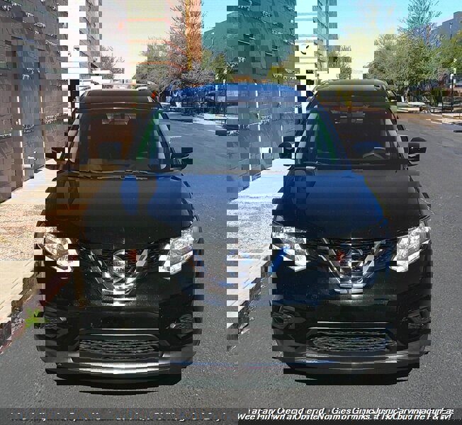 Used 2015 Nissan Rogue SV image 2