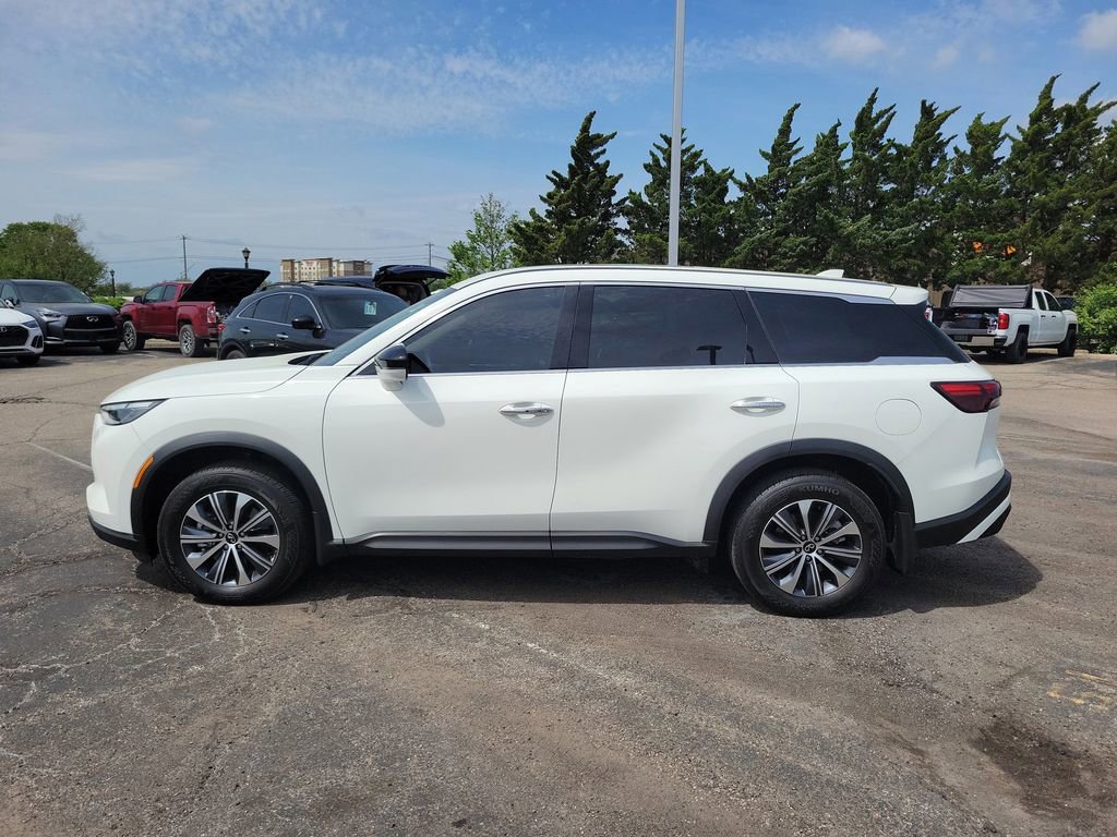 Used 2025 INFINITI QX60 Pure FWD image 2