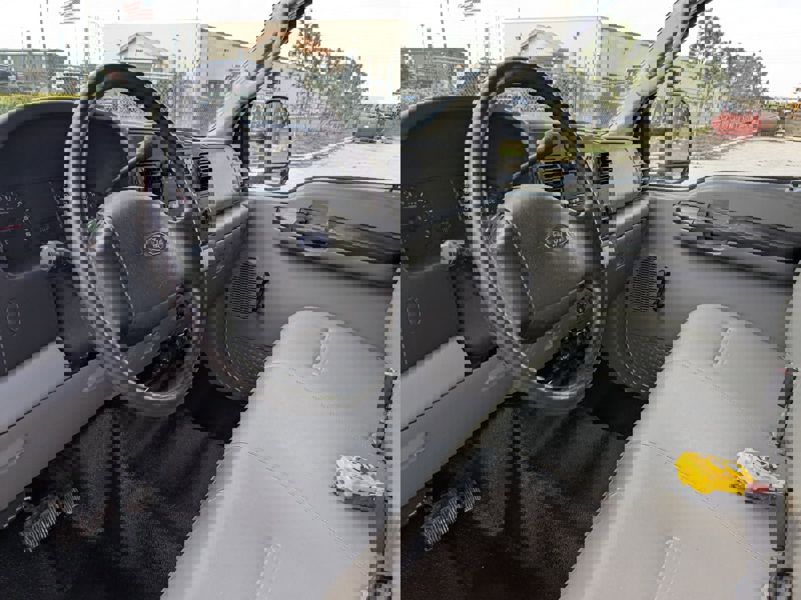 Used 2005 Ford F350 XL image 14