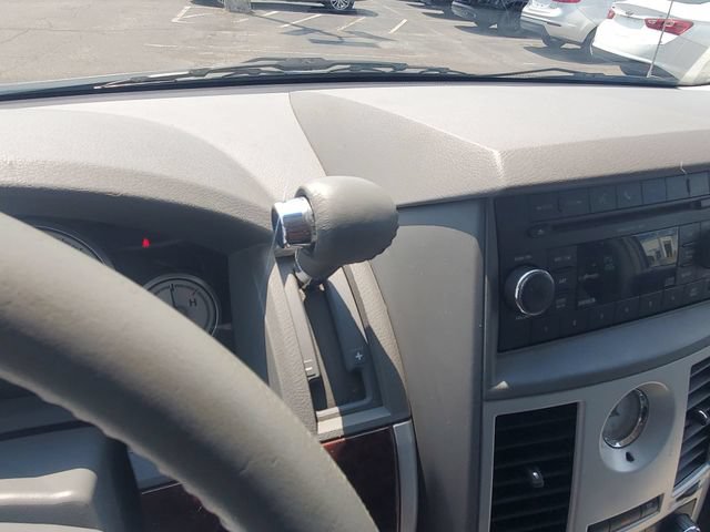 Used 2009 Chrysler Town & Country Touring FWD image 14