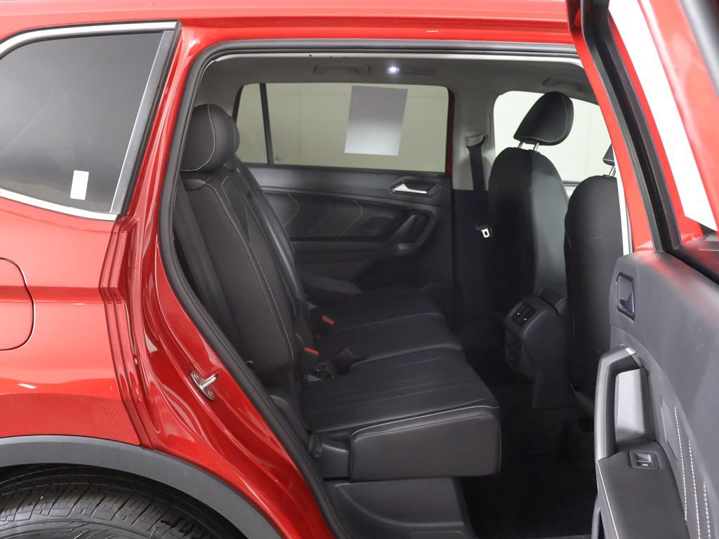 Used 2023 Volkswagen Tiguan SE w/ Panoramic Sunroof Package FWD image 34