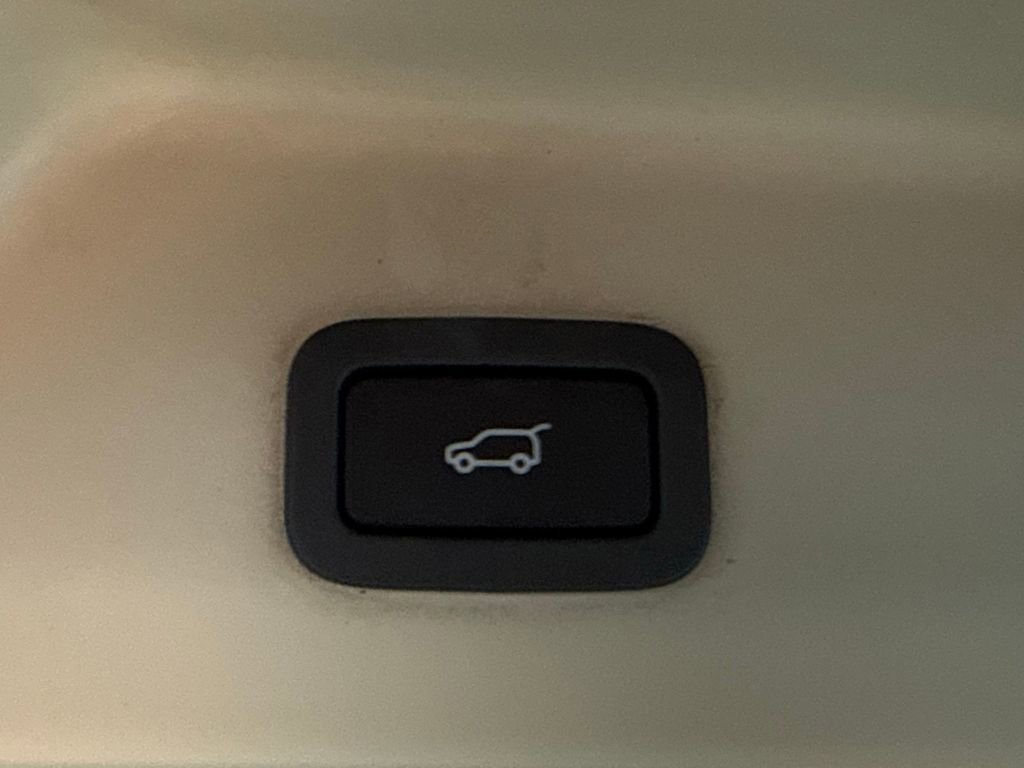 Used 2016 Land Rover Range Rover Supercharged image 10