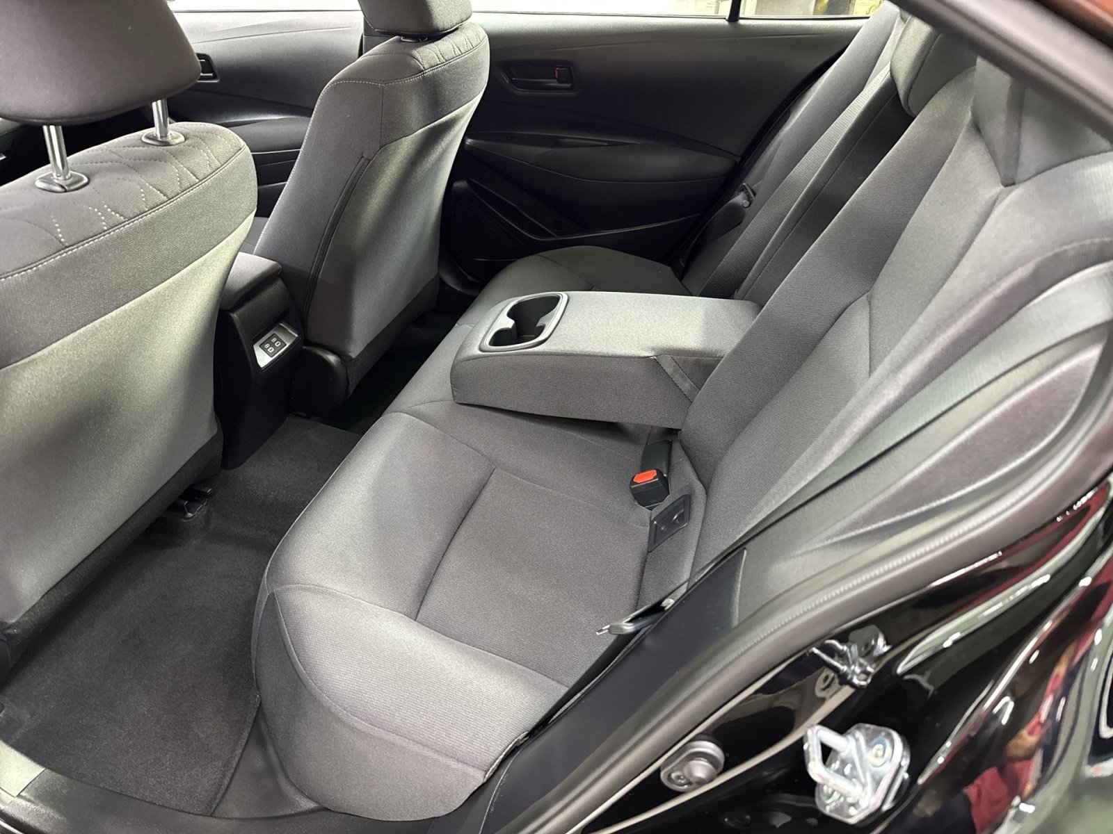 Used 2025 Toyota Corolla LE w/ Convenience Package FWD image 36