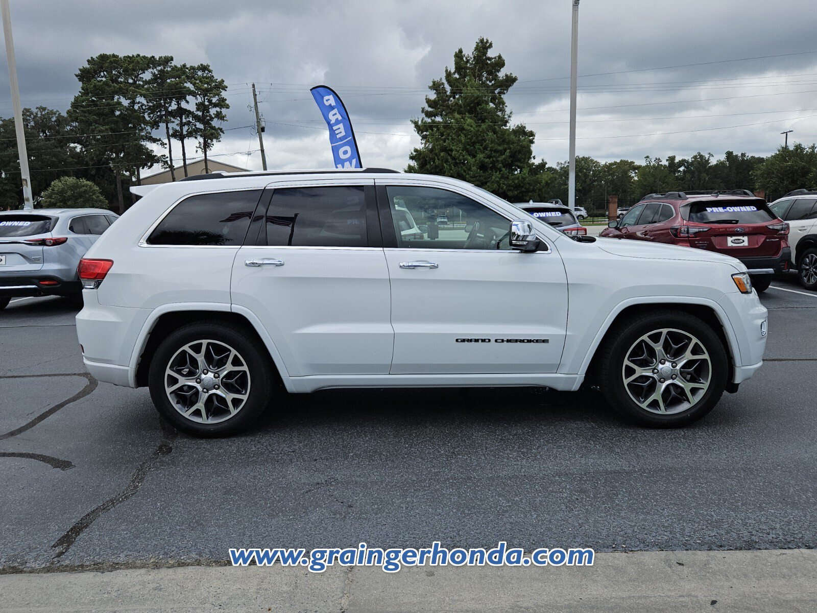 Used 2020 Jeep Grand Cherokee Overland AWD/4WD image 6