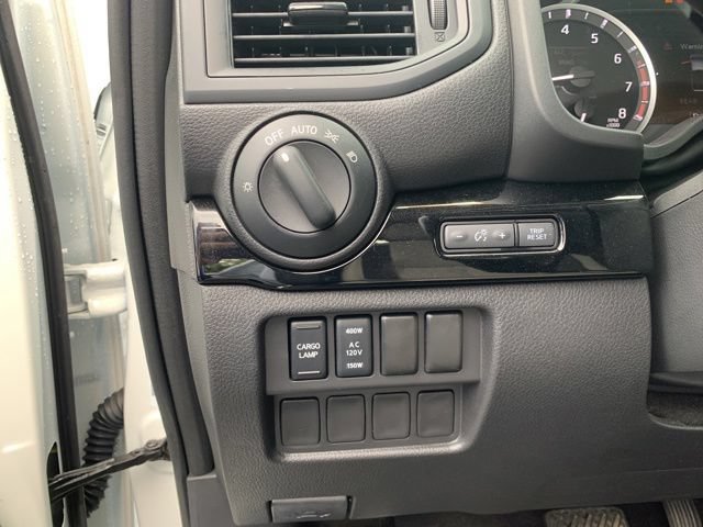 Used 2024 Nissan Titan SV w/ SV Convenience Package AWD/4WD image 24