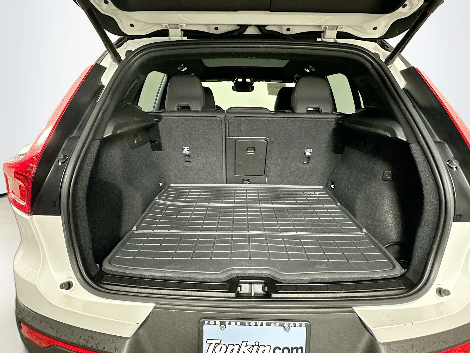 Used 2023 Volvo XC40 Recharge Ultimate w/ Protection Package Premier image 27