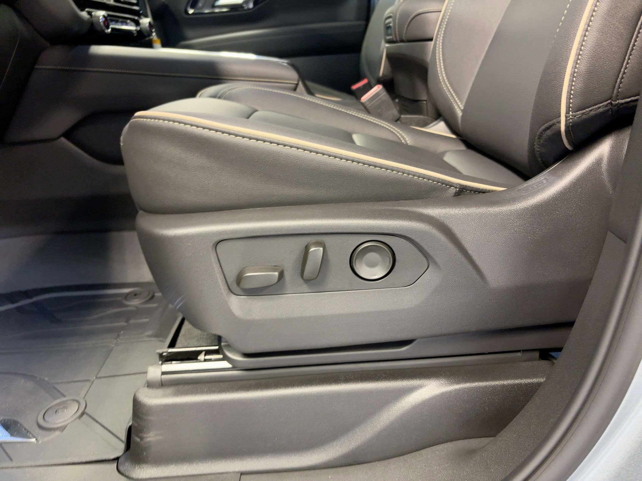 New 2026 Chevrolet Suburban Premier w/ Sun And Tow Package image 13