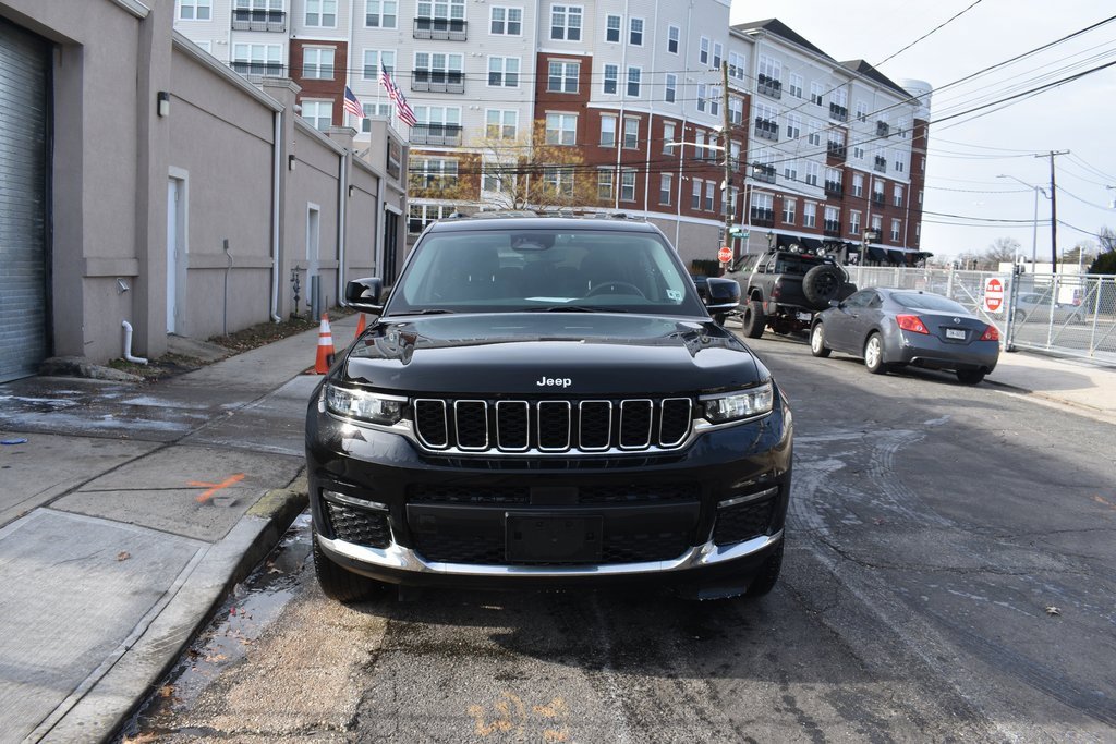 Used 2022 Jeep Grand Cherokee L Limited image 3