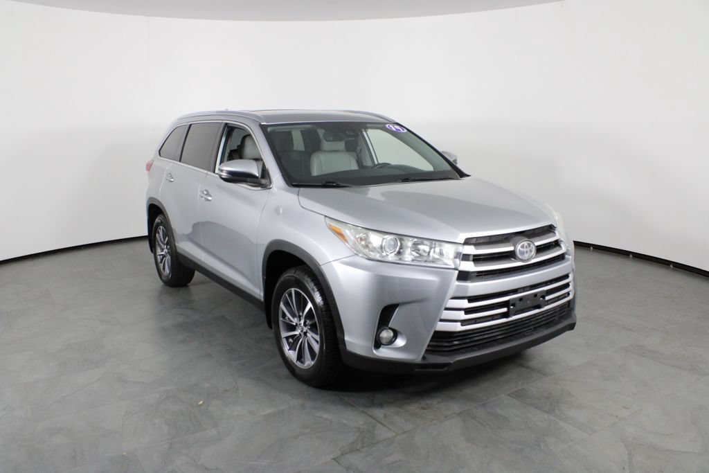 Used 2019 Toyota Highlander XLE AWD/4WD image 4