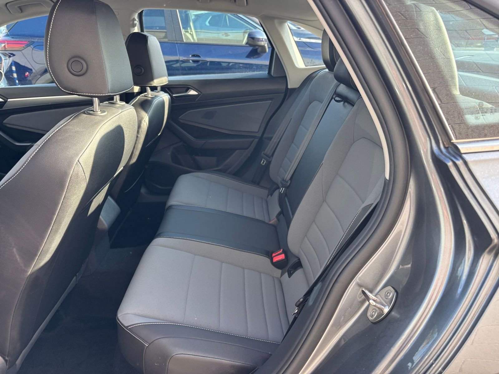 Used 2025 Volkswagen Jetta SE image 29