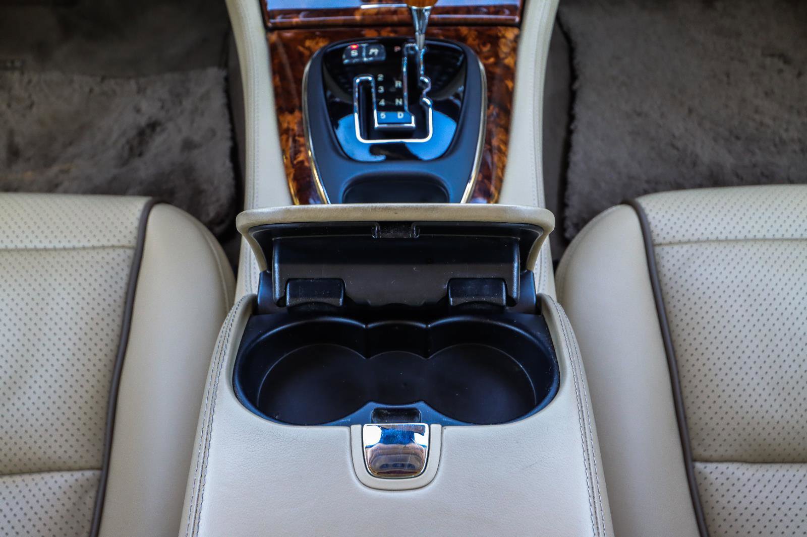 Used 2008 Jaguar XJ8 L image 28