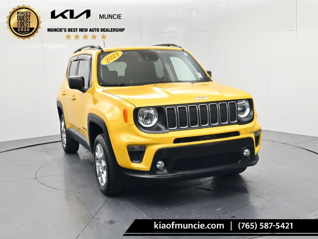 Used 2023 Jeep Renegade Latitude w/ Premium Group AWD/4WD image 2