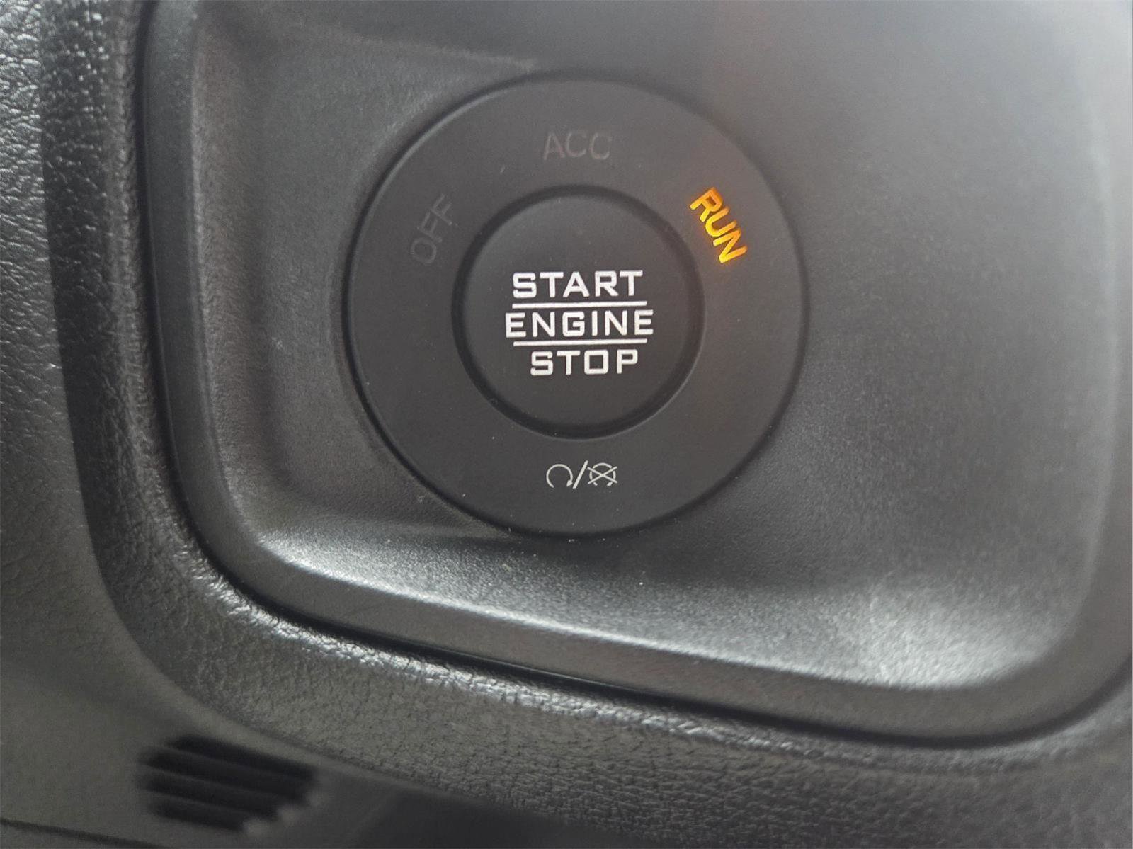 Used 2025 Jeep Wrangler Sport image 59