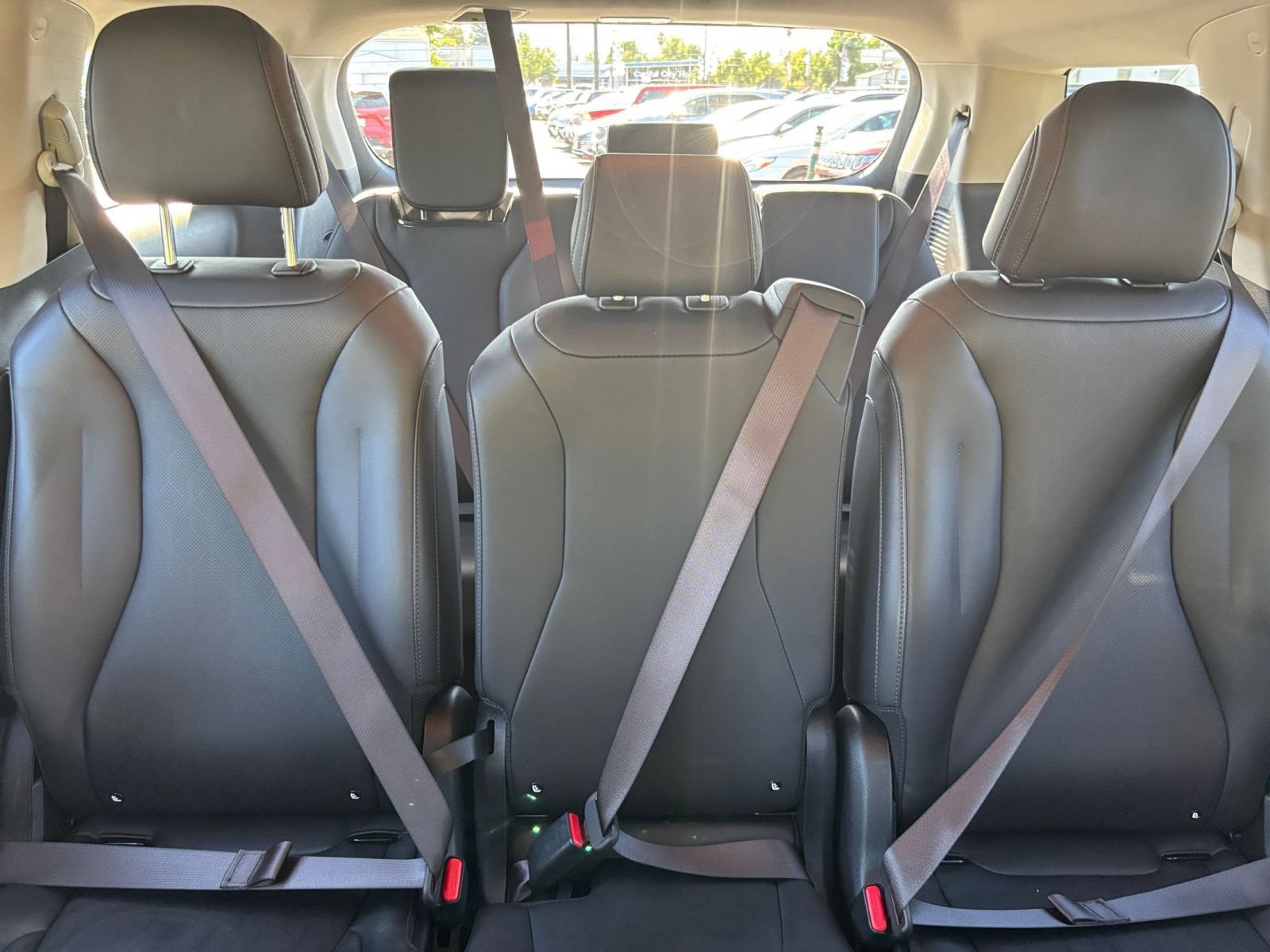 Used 2026 Kia Carnival FWD image 40