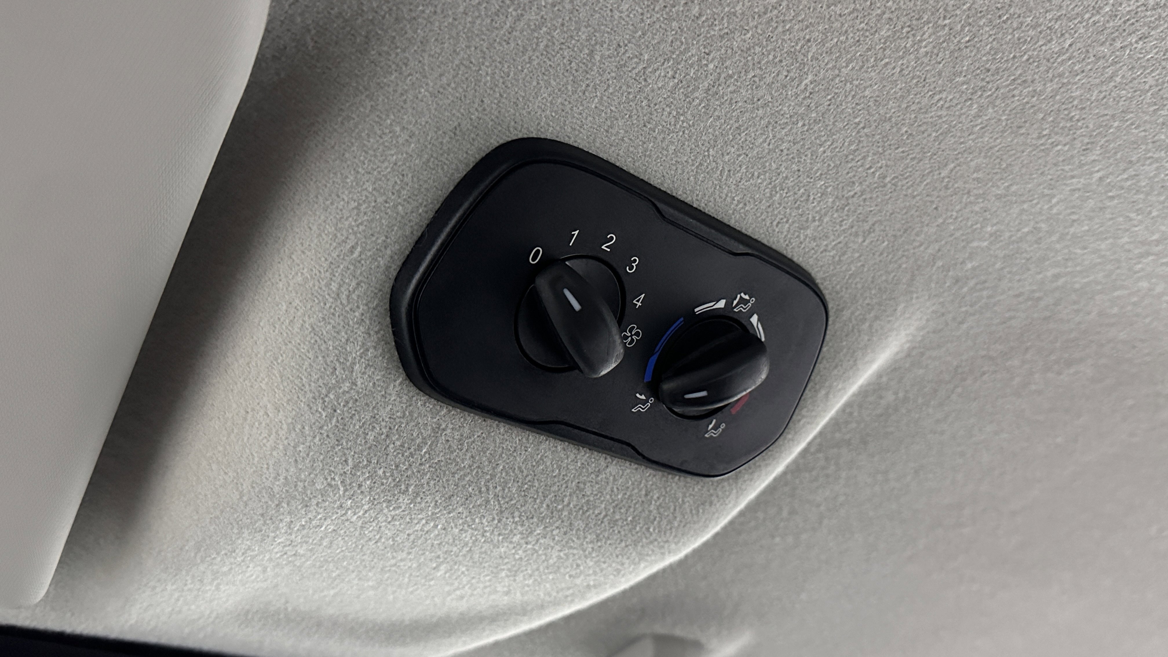 Used 2018 Ford Transit 350 XLT RWD image 16
