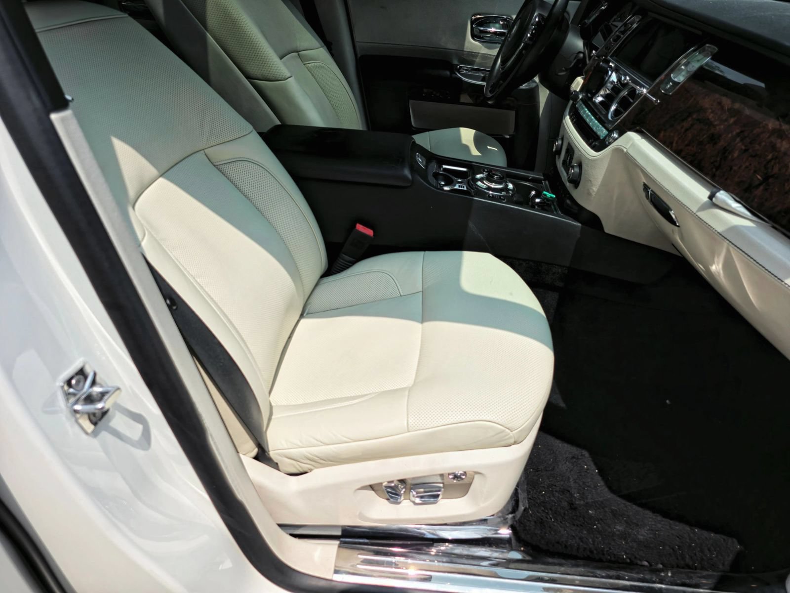 Used 2012 Rolls-Royce Ghost RWD image 34