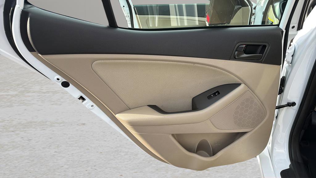 Used 2015 Kia Optima LX image 12