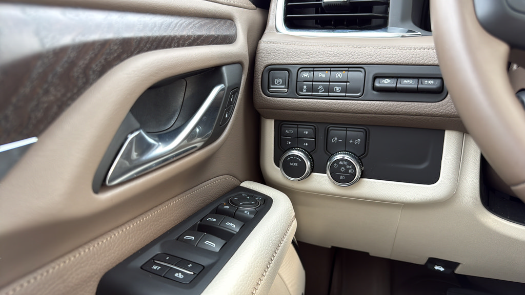 Used 2023 GMC Yukon Denali AWD/4WD image 32