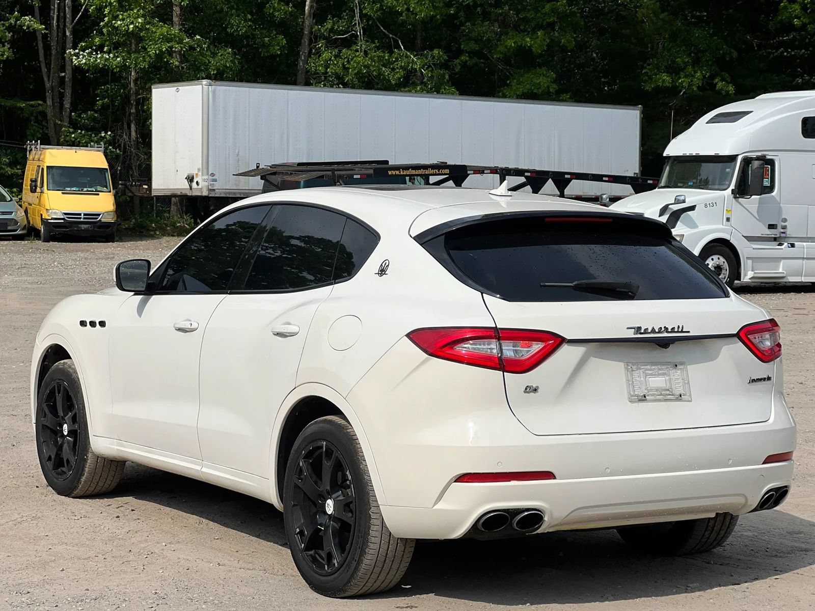 Used 2019 Maserati Levante AWD/4WD image 4