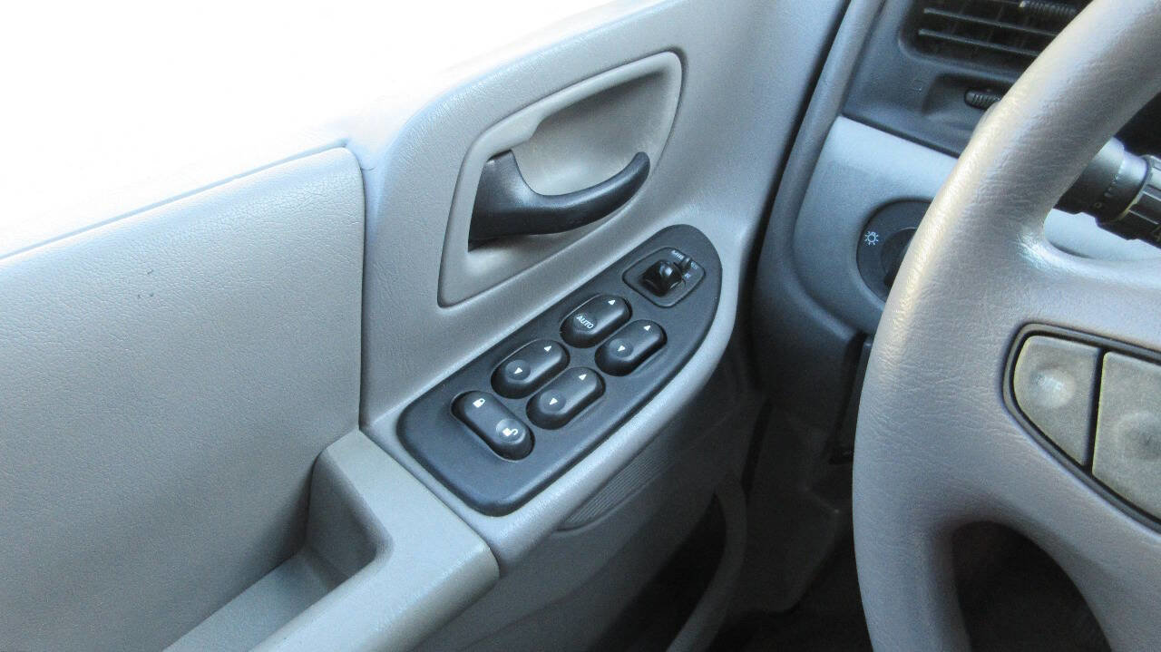 Used 2002 Ford Windstar LX image 31
