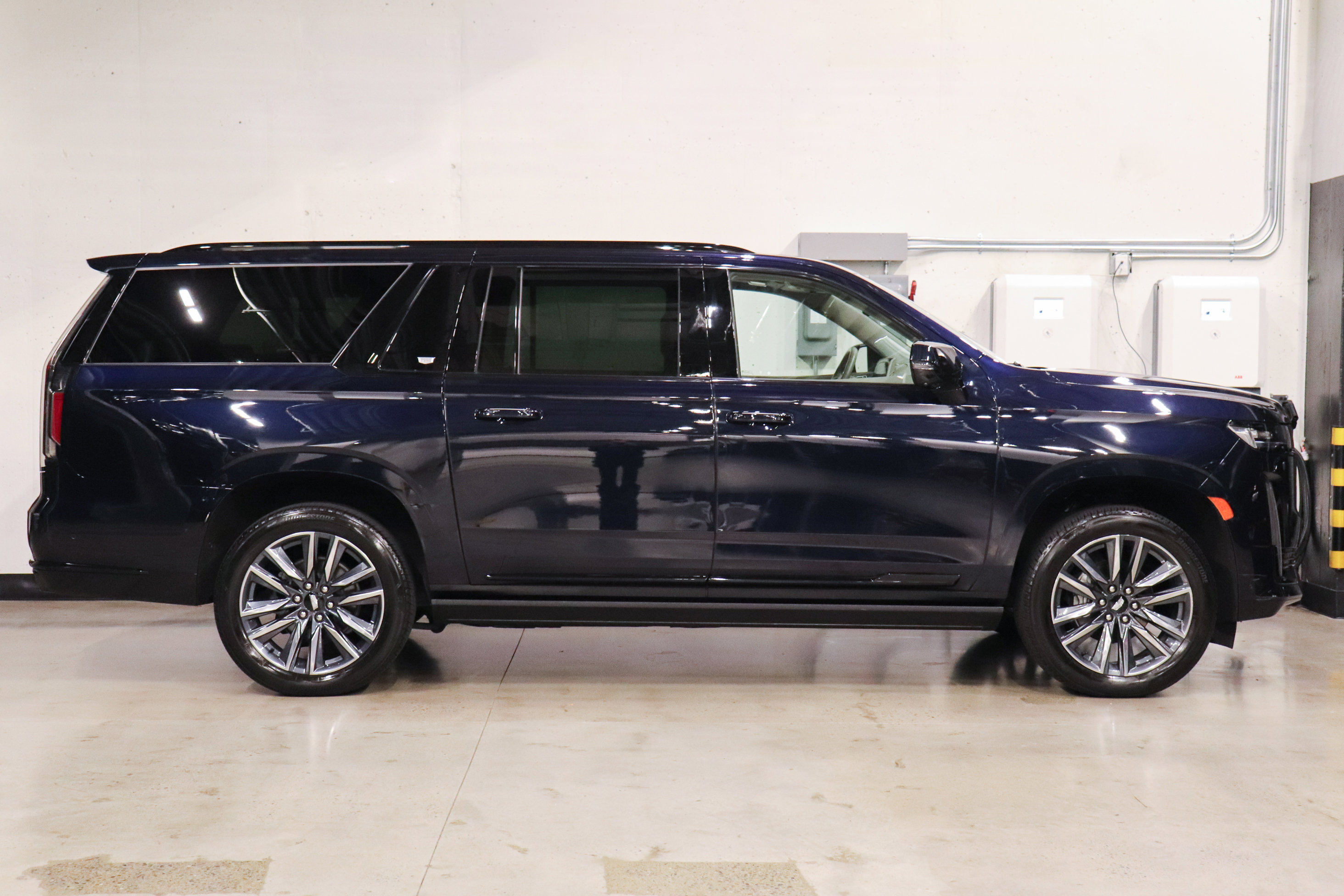 Used 2022 Cadillac Escalade ESV Sport Platinum image 6