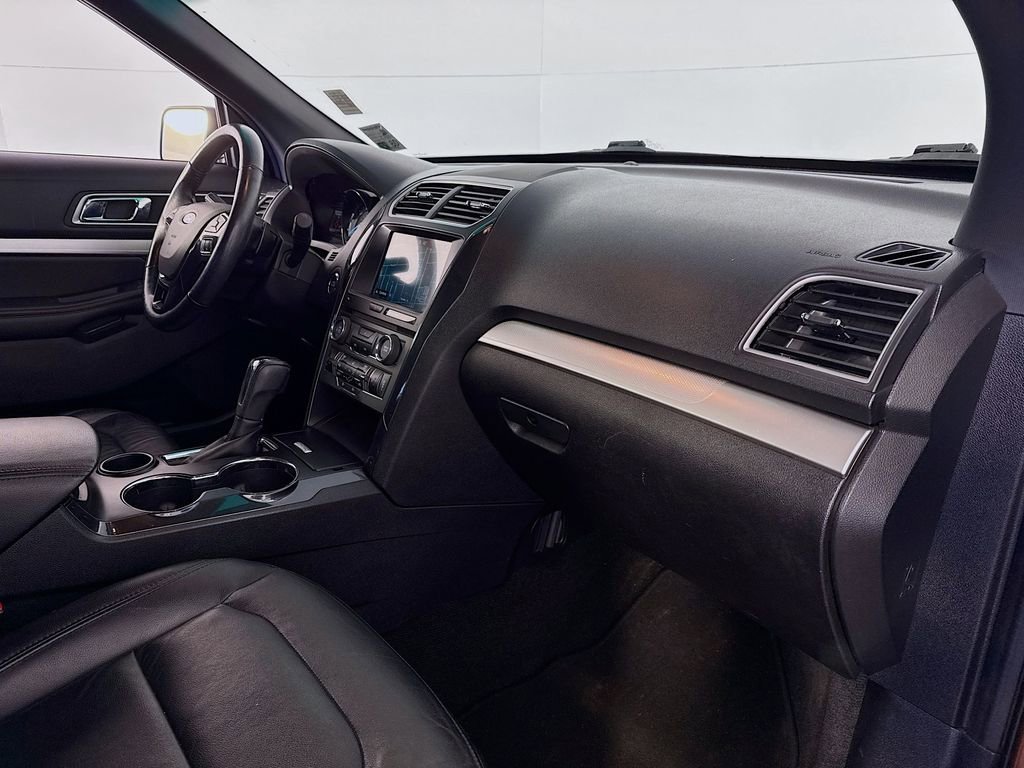 Used 2017 Ford Explorer XLT w/ Equipment Group 202A image 30