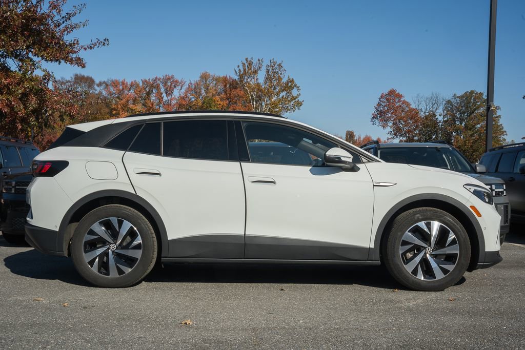 Used 2023 Volkswagen ID.4 Pro image 3