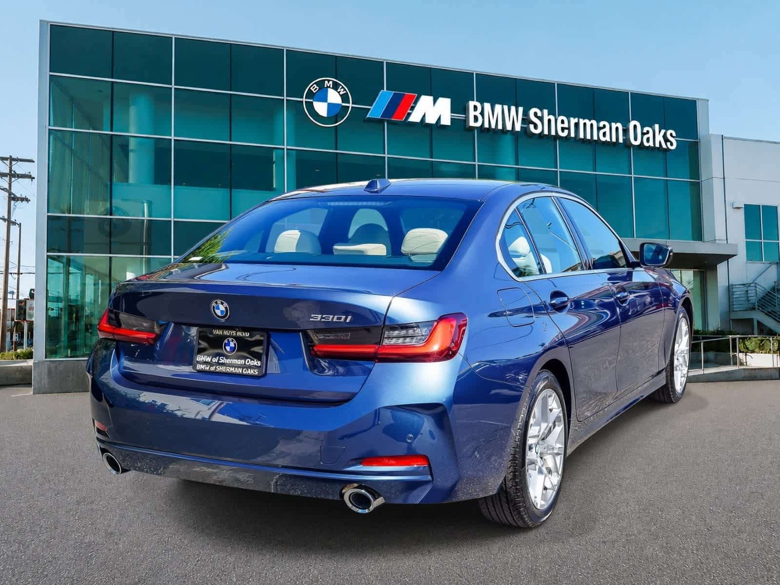 Used 2026 BMW 330i Sedan w/ Premium Package RWD image 4