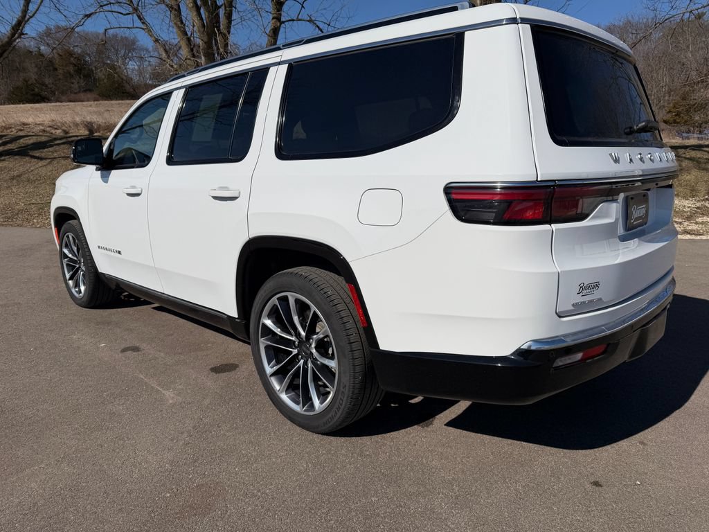 Used 2023 Jeep Wagoneer Series III w/ Premium Group I AWD/4WD image 7