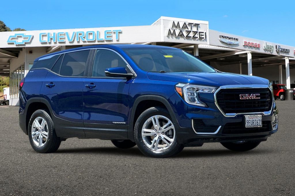 Used 2022 GMC Terrain SLE w/ LPO, Floor Liner Package image 2