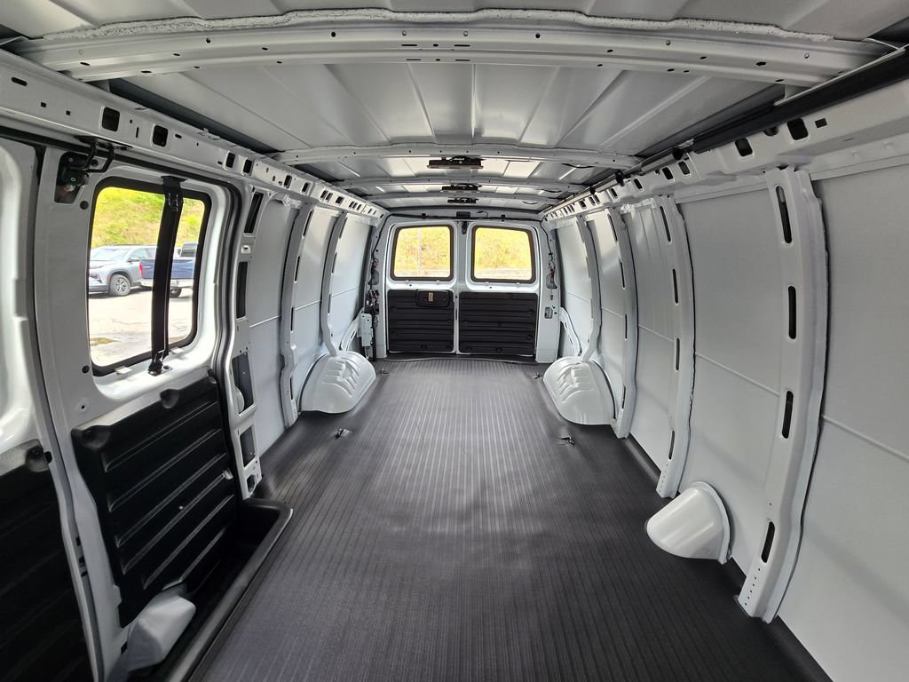 New 2026 Chevrolet Express 2500 w/ Communications Package RWD image 13