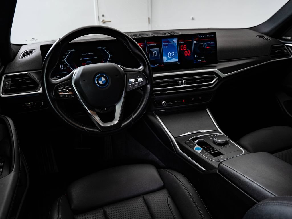 Used 2023 BMW i4 eDrive35 w/ Premium Package RWD image 4