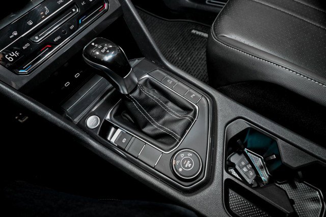 Used 2024 Volkswagen Tiguan SE R-Line image 32