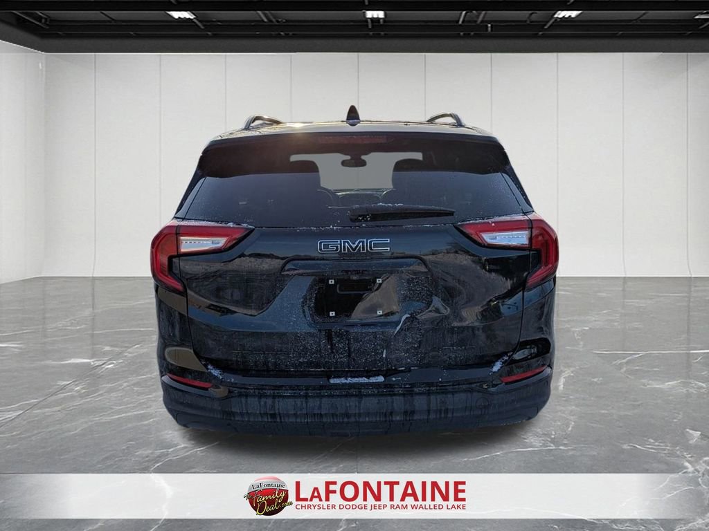 Used 2023 GMC Terrain SLT w/ Elevation Edition image 4