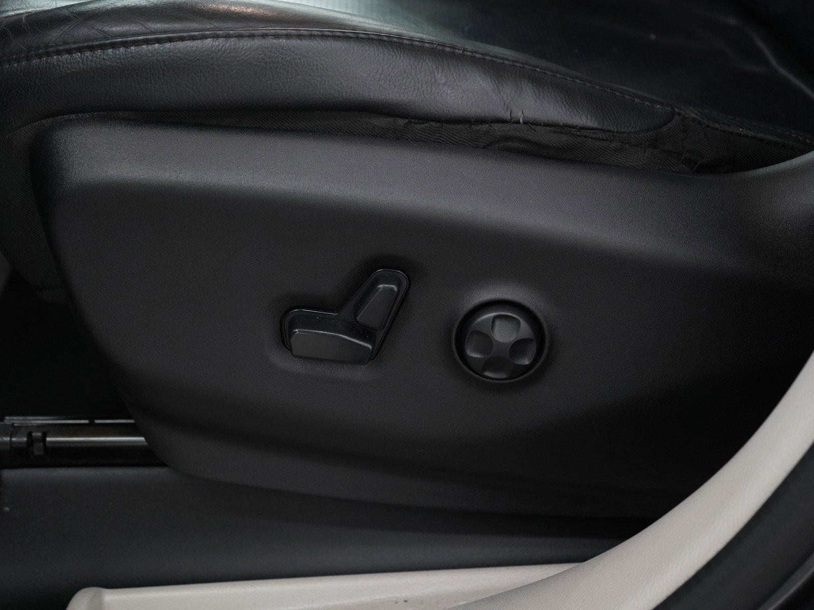 Used 2019 Chrysler Pacifica Touring-L image 29