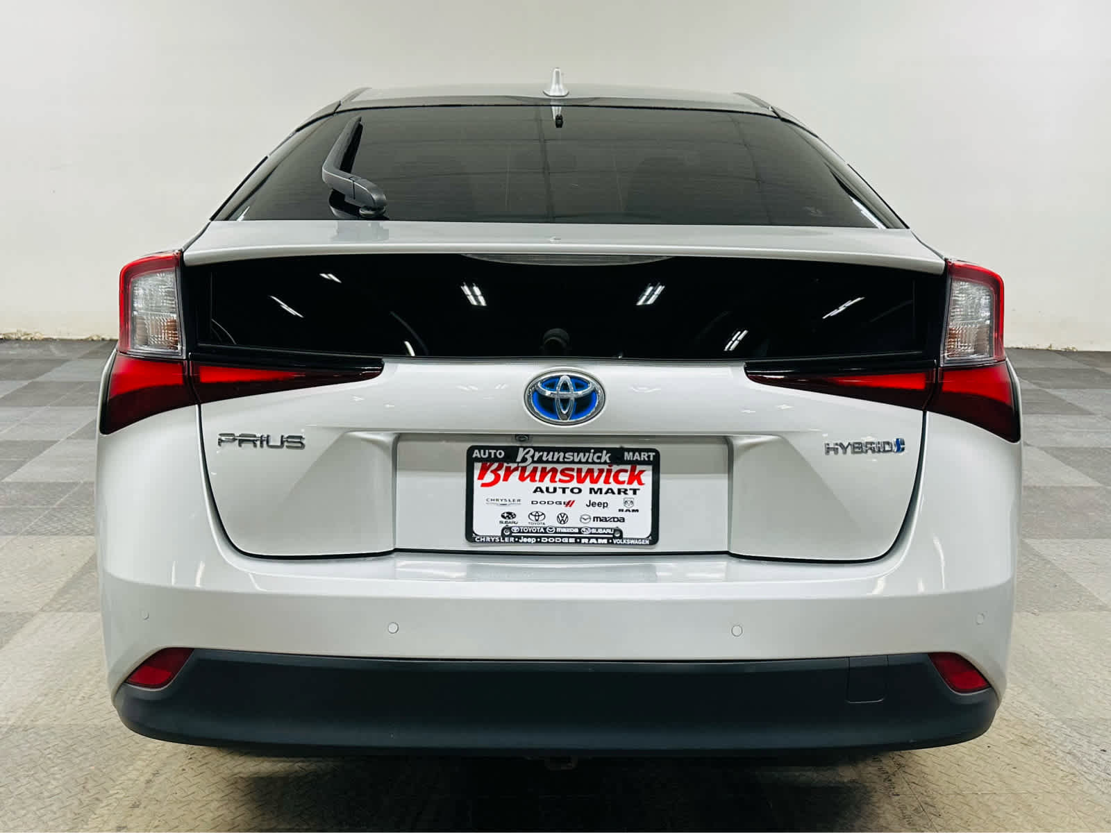Used 2019 Toyota Prius LE image 5