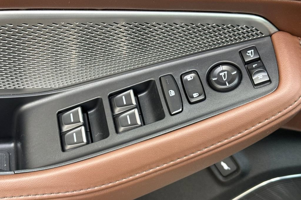 Certified 2023 Acura MDX FWD w/ Technology Package image 16